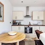 Locket - Cosy With Balcony *