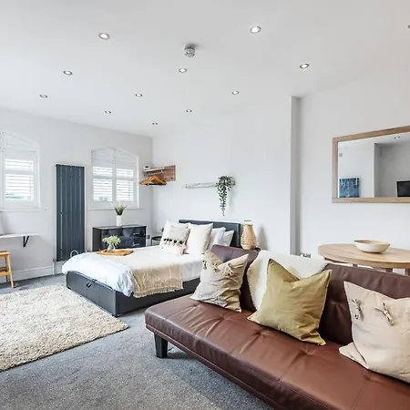 Locket - Cosy With Balcony