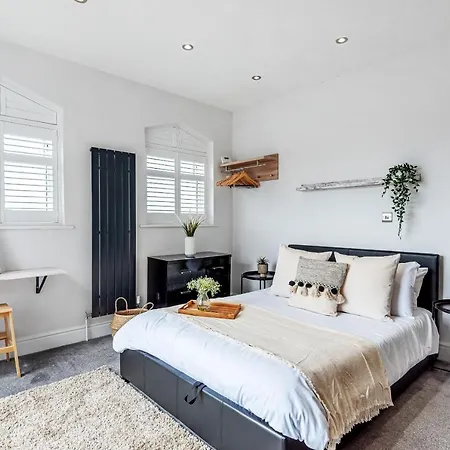 Locket - Cosy With Balcony Йорк