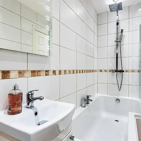 Locket - Cosy With Balcony